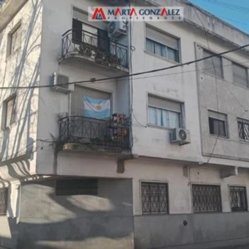 villa sarmiento, dos ambientes en planta baja al frente