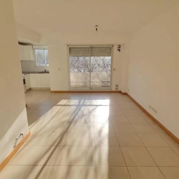 Alquiler Departamento 2 Dormitorios Con Balcón Al Frente. Moderno. Echesortu