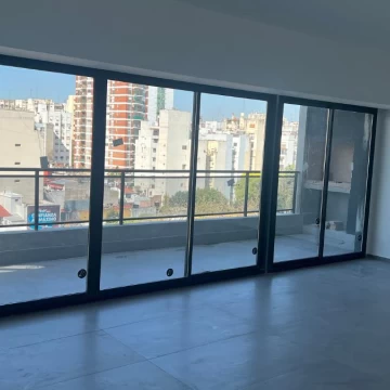 Unidad de 4 ambientes con balcón y terraza propia en Caballito