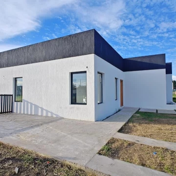 Venta Casa Santa Sofía - 3 dormitorios- Pilar del Este