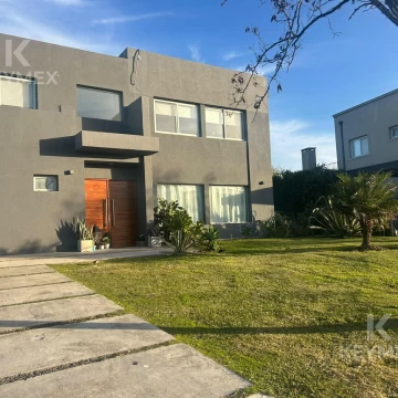 Casa en venta- 4 ambientes- Canton