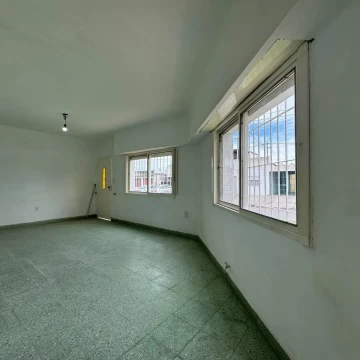 Casa en venta -tres dormitorios -patio-cochera-quincho-la plata-los hornos
