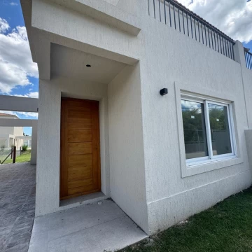 Casa en  Venta de 4 Ambientes en Pilar