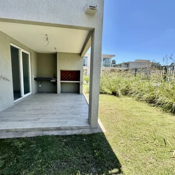 Casa 3 dormitorios en Pilar con jardin y amenities
