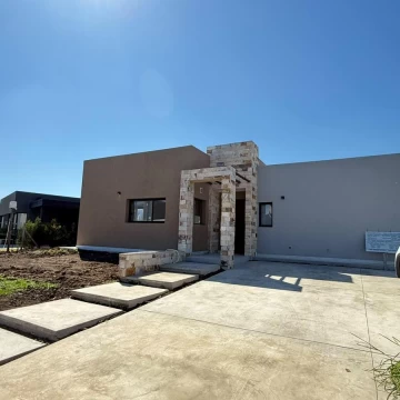 Casa en venta  3 dorm  Santa Elisa Pilar del Este