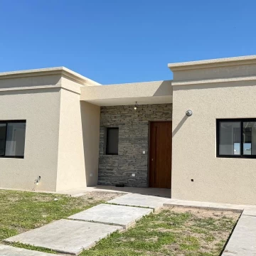Casa en venta de 3 dorm en Santa Elisa
