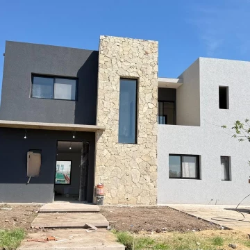 Casa en venta 3 dorm+estudio en Santa Elisa