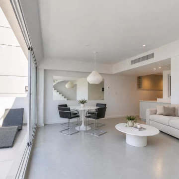 Exclusivo departamento en alquiler reformado a nuevo con balcón, terraza y cochera en Palermo Chico
