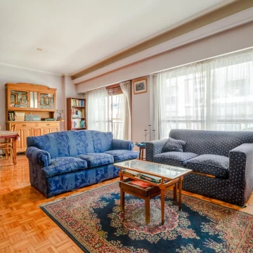 Venta: Departamento 4 Ambientes con Dependencia y Guardacoches en Recoleta