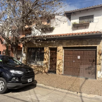 Casa en VENTA en Olivos 4 ambientes - dos plantas - Excelente Ubicación
