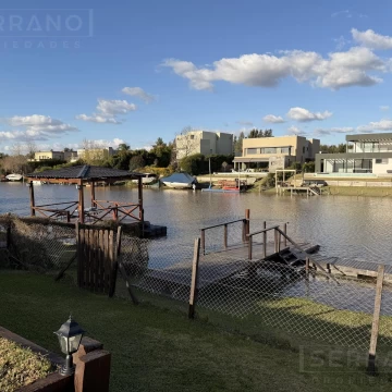 Casa en venta de 6 ambientes con pileta, muelle propio y salida al Río Luján en San Marco,Villanueva