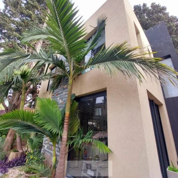 Casa en venta, 4 ambientes, con pileta en Barrio Parque Leloir