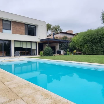 Casa en alquiler temporario en Las Liebres, Panamericana km 38,  3 dormitorios y pileta
