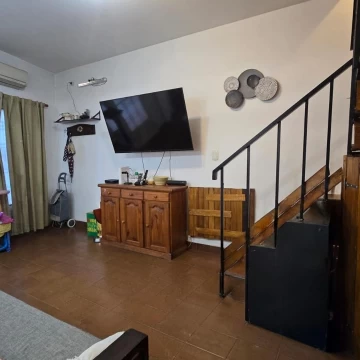 Duplex dos dormitorios venta Estacion Ituzaingo lado sur