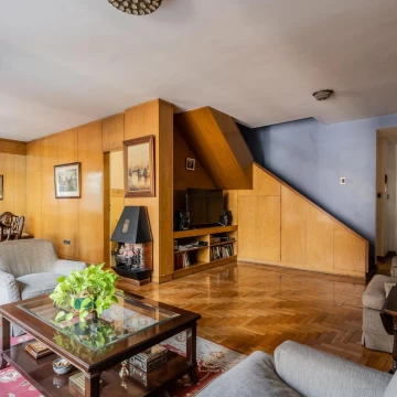 Venta Belgrano R Departamento Duplex 5 ambientes 4 dormitorios y dependencia opción cochera fija