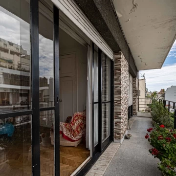 VENTA. DEPARTAMENTO 4 AMBIENTES CON DEPENDENCIA. AGUIRRE Y MALABIA.