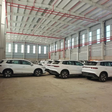 Alquiler DEPÓSITO con OFICINAS IMPECABLES Circunval NORTE y Monseñor P Cabrera - Seg 24hs