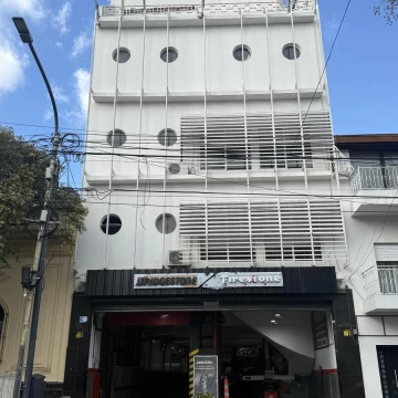 Depósito con local en venta en Almagro