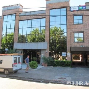 Alquiler de oficina de 77 m2 en San Isidro