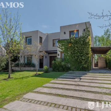Casa en alquiler en Los Sauces 4 dormitorios