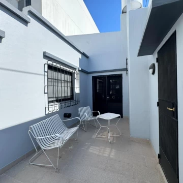 Ph 3 ambientes y lavadero separado con jardin y parrila, sin expensas