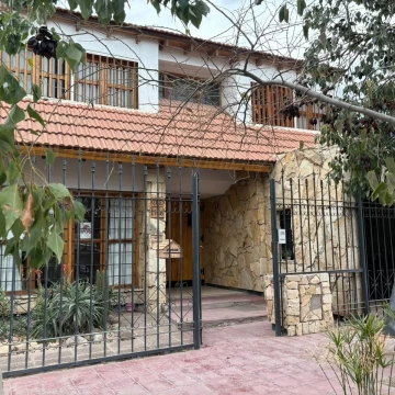 Casa a la venta de 2 plantas en Gutierrez - Maipu 