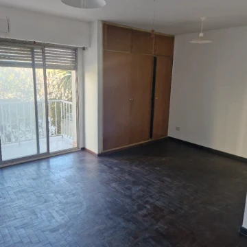 MONOAMBIENTE DIVISIBLE CON BALCÓN