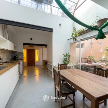 VENTA - Casa desarrollada en planta baja de 3 dormitorios con patio verde - Barrio Alberdi, Rosario.