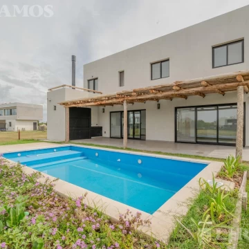 CASA AL AGUA en El Naudir EQUIPADA CON ELECTRODOMESTICOS , GRAN OPORTUNIDAD MB