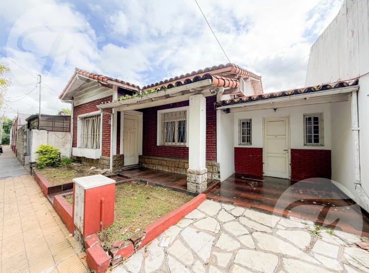 Chalet en Castelar Norte – Oportunidad para Reciclar