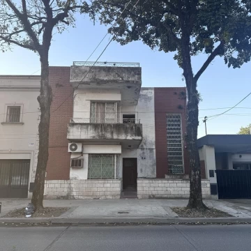 OPORTUNIDAD DE INVERSIÓN A METROS DEL PARQUE 9 DE JULIO – 300 M²
