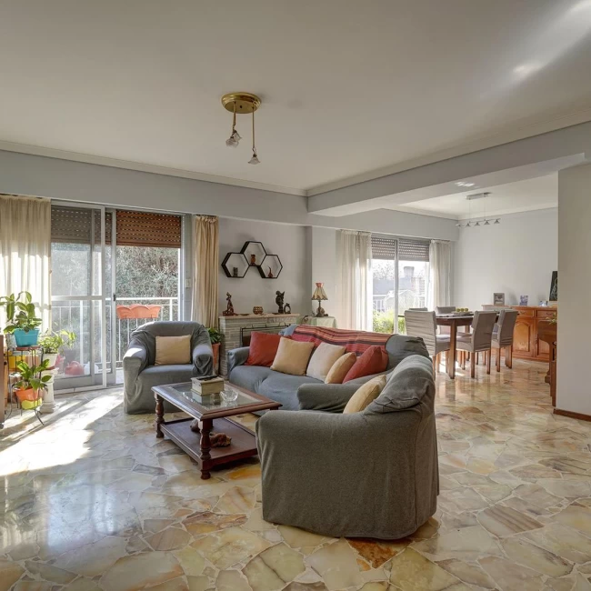 Departamento en dos pisos en Monte Castro venta