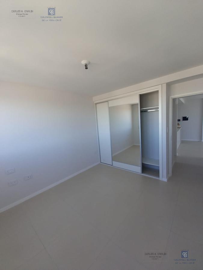 DORMITORIO CON PLACARD
