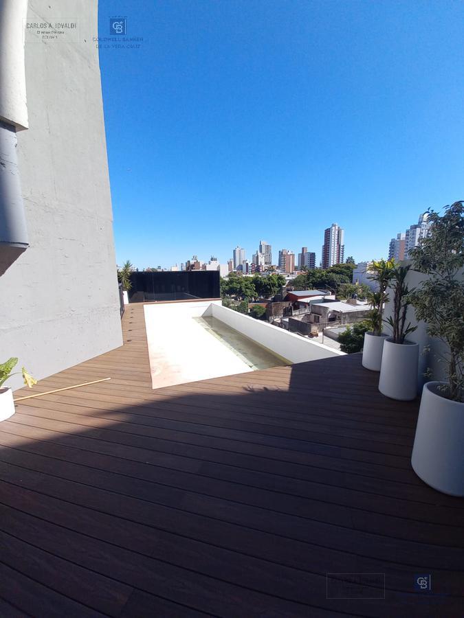 PILETA CON DECK DE WPC SIMIL MADERA