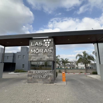 Casa de 3 dormitorios en alquiler en Housing cerrado Las Moras - Valle Escondido