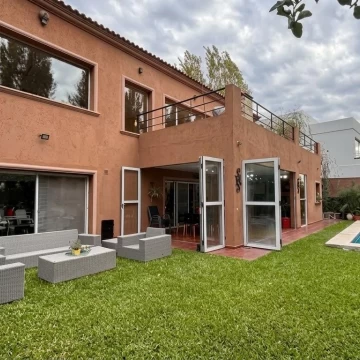 Venta Casa con pileta. Barrio Cerrado. Principado Náutico. Canning. San Vicente. Financiación