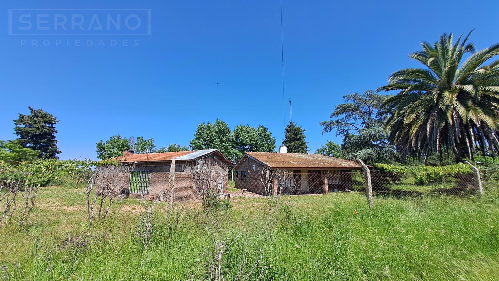 Casa 4 amb, 2 baños, cocina, living comedor, lavadero. Quincho y cuarto de guardado.