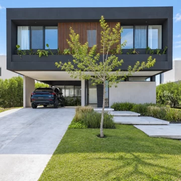 Alquiler  Casa 4 Dormitorios con Piscina, Galería y Parrilla en Carpinchos, Nordelta