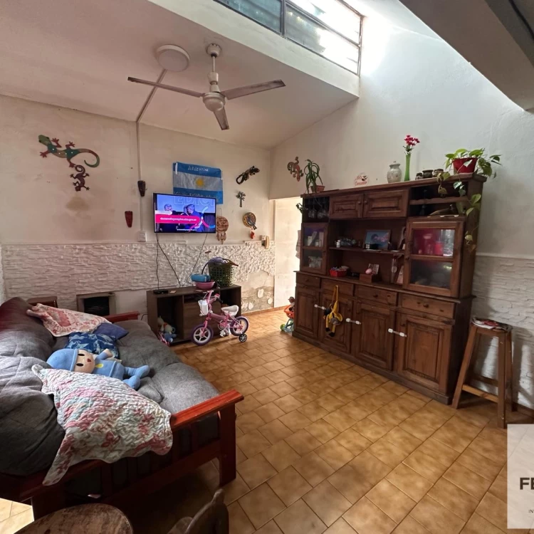 Casa Interna en VENTA sobre AV PATRIA! Dos dormitorios + dos patios + escritura