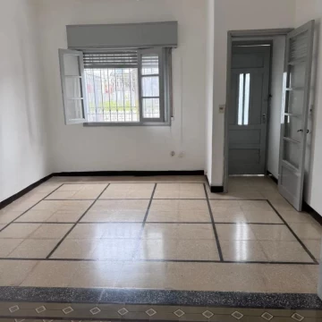 ALQUILER CASA 2 DORMITORIOS EN BUCEO CON JARDIN 