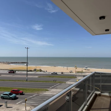 Departamento 3 ambientes frente al mar