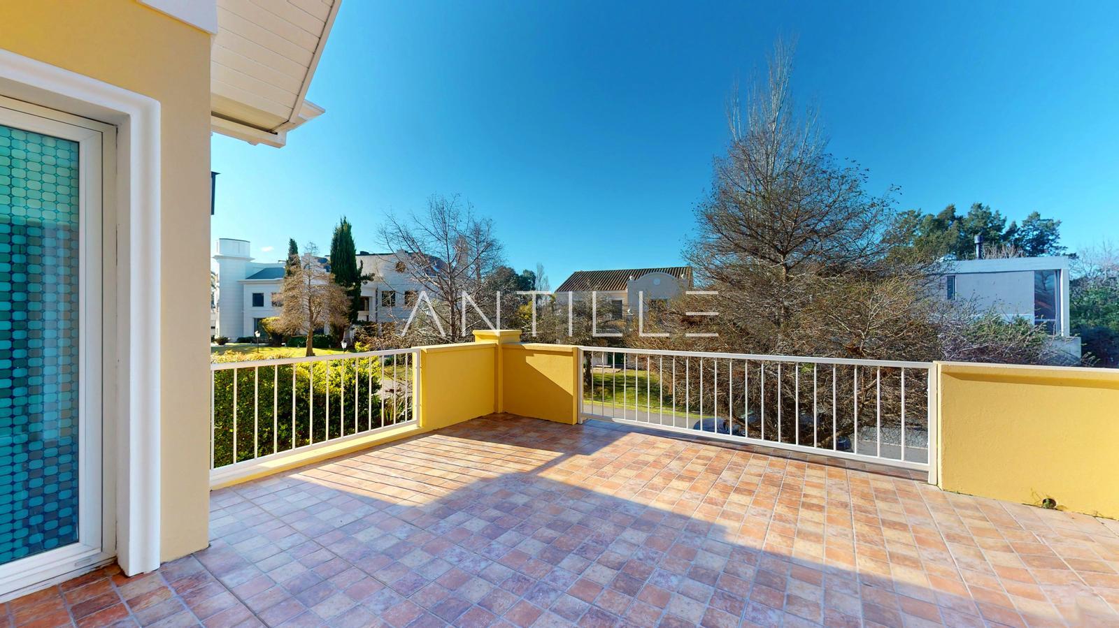 TERRAZA CASA EN VENTA EN ABRIL CLUB DE CAMPO, HUDSON