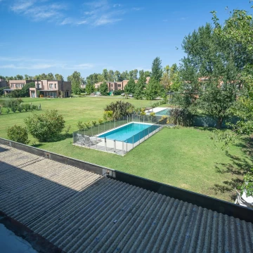 CASA EN VENTA -4 AMBIENTES-MAYLING CC