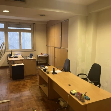 Oficina de 7 Ambientes con Gran Superficie en Venta - Piso Completo
