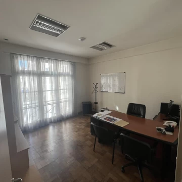 Oficina de 7 Ambientes en Venta - Piso Completo con Frente y Contrafrente