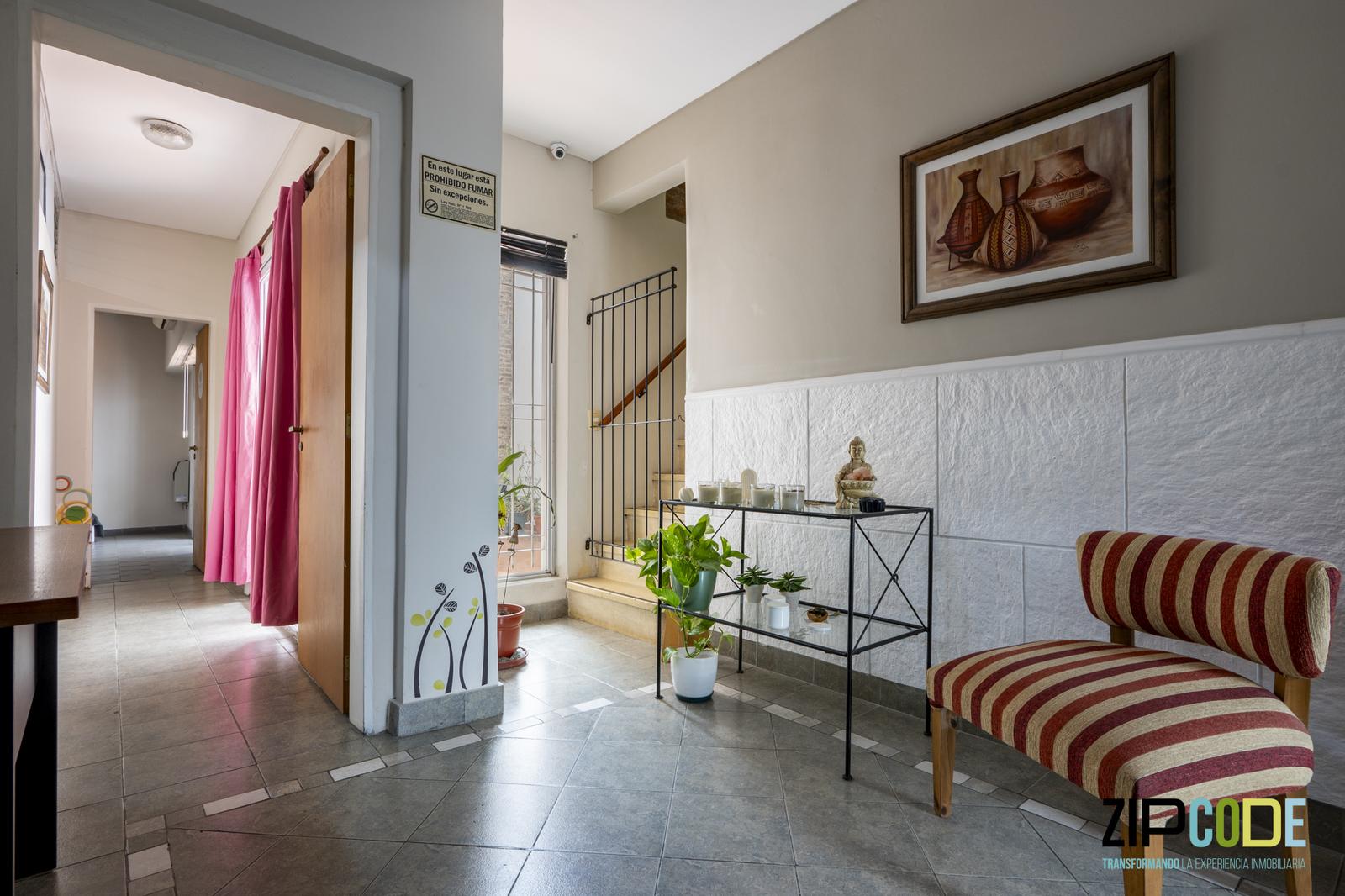 Casa de 9 dormitorios en Villa del Parque, foto 2