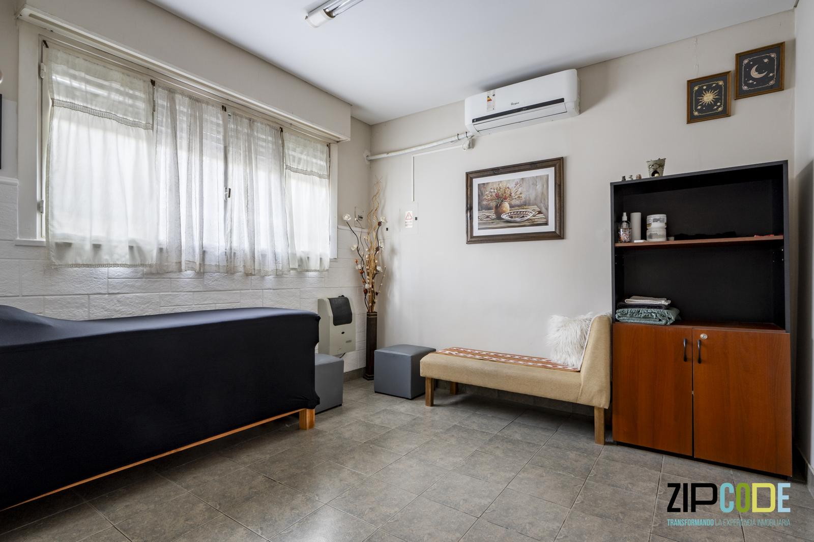 Casa de 9 dormitorios en Villa del Parque, foto 3