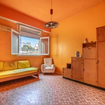 Venta 2 ambientes a remodelar en Av. Cabildo | Luminoso y a 1 cuadra del Subte D
