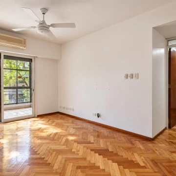 Venta Departamento 4 Ambientes al Frente con Balcón, Patio y 2 Cocheras – PALERMO