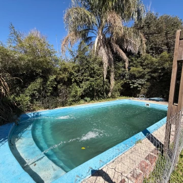 Casa en venta de 5 dormitorios y pileta en Funes 